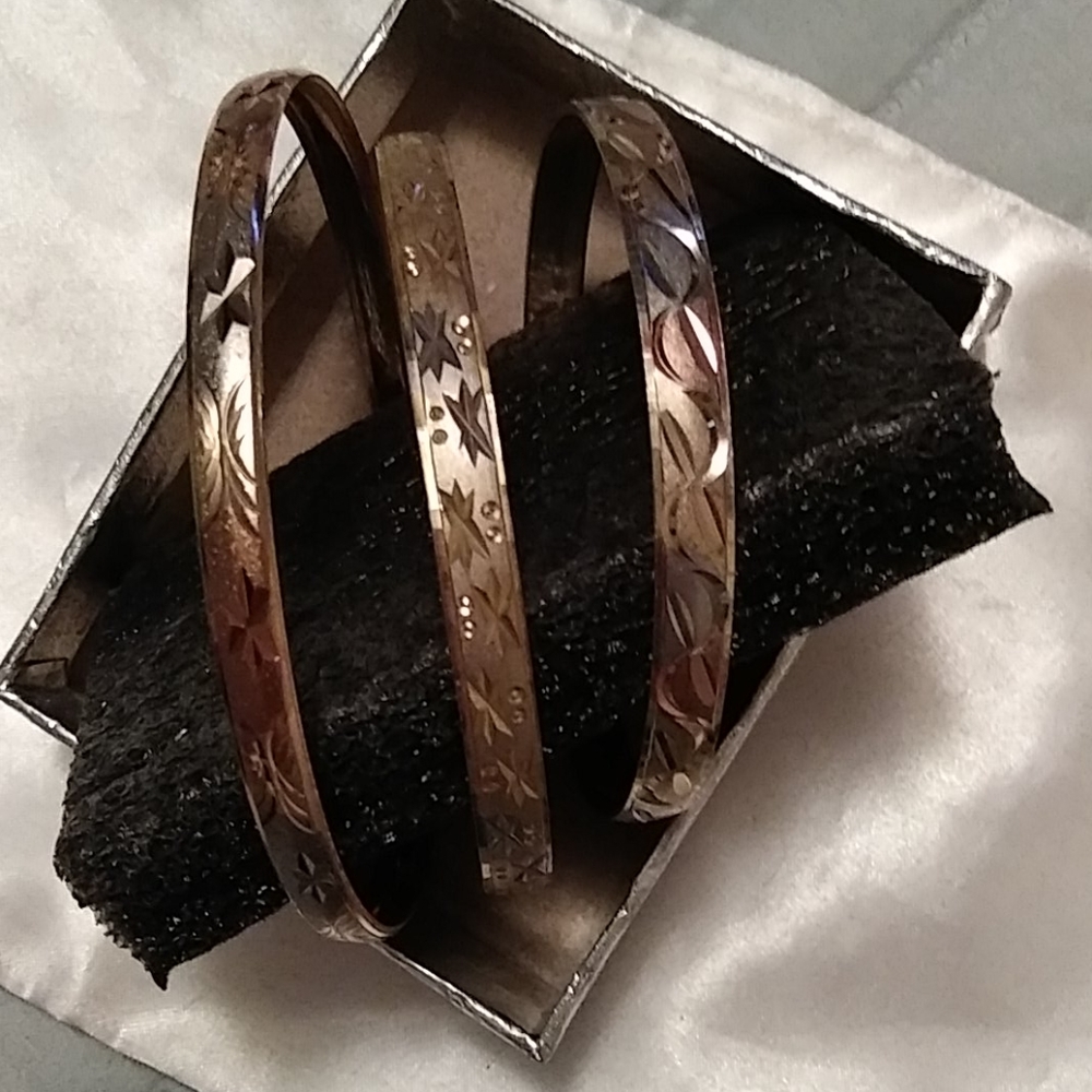 Gold bangle bracelet